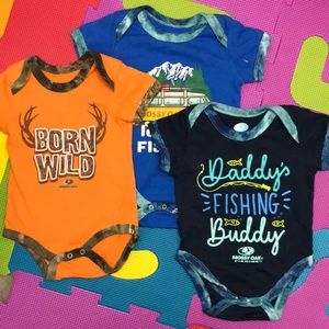 (3) mossy oak onesies!!